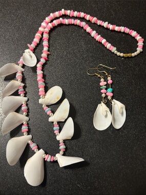 Pink & White Shell Beaded Necklace with Matching Earrings Beach Barbie style